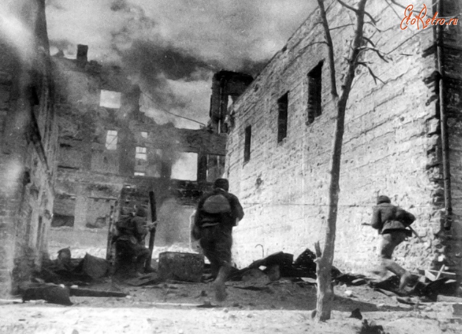 Волгоград - Атака советских солдат в Сталинграде. 1942 год.
