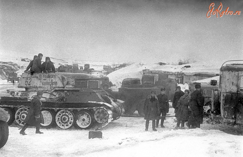 Волгоград - Советские танкисты, занявшие балку Дубовую под Сталинградом.