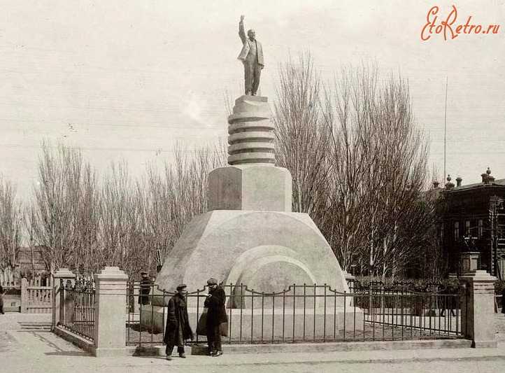 Волгоград - Памятник В.И.Ленину в Сталинграде