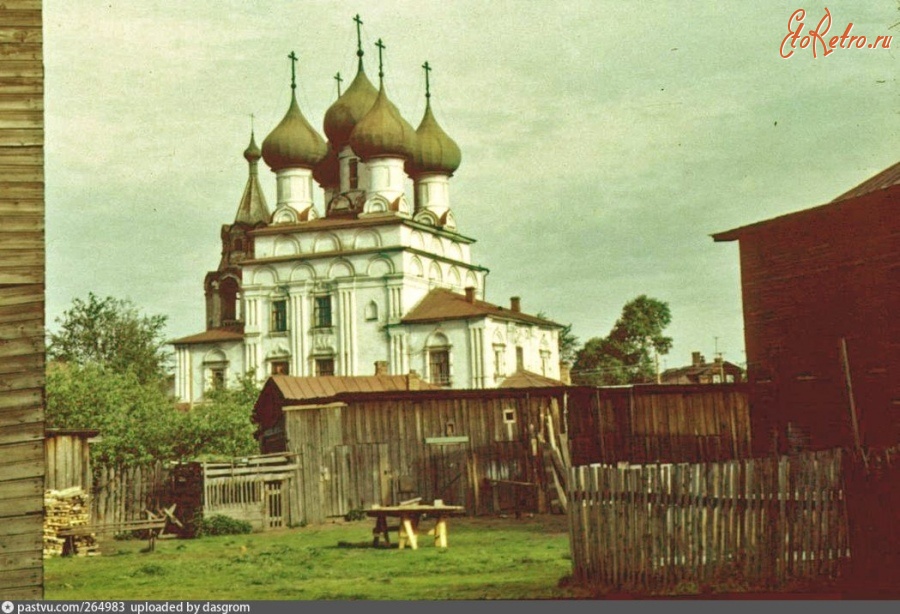 Вологда - Двор у церкви Константина и Елены