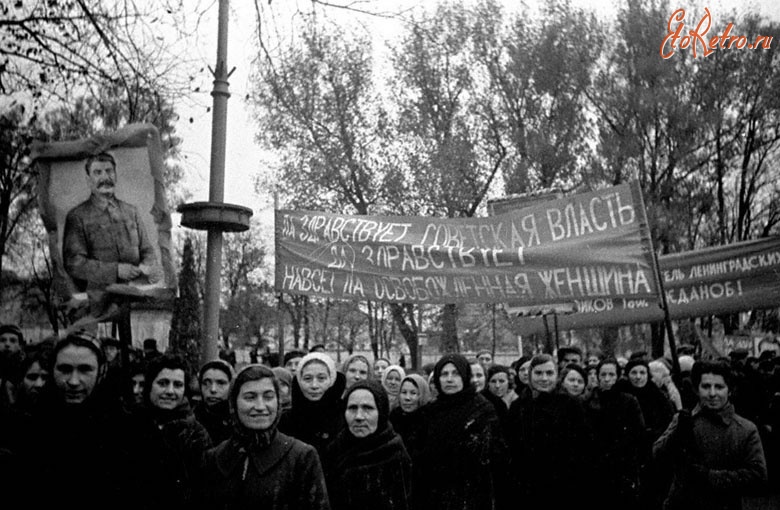 Гродно - Женщины на демонстрации в честь присоединения Западной Белоруссии к СССР
