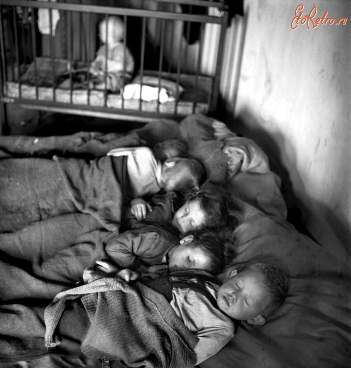 Вена - Австрия, Вена, 1948 год - Спящие дети