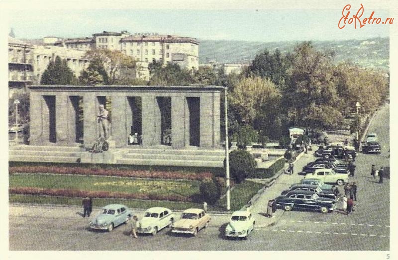 Ереван - Площадь и памятник Степану Шаумяну