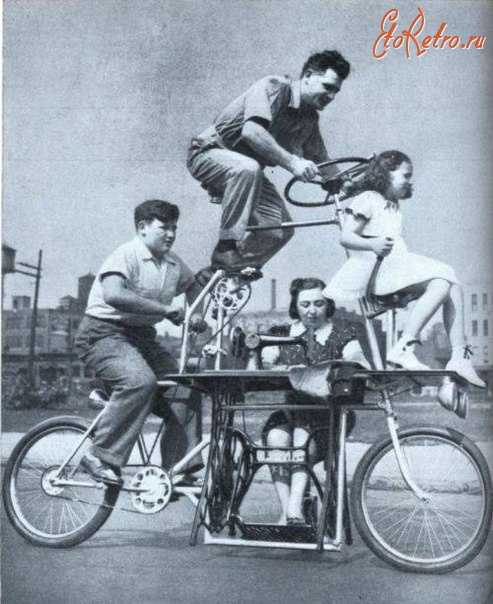Соединённые Штаты Америки - Семейный велосипед со швейной машинкой в США.