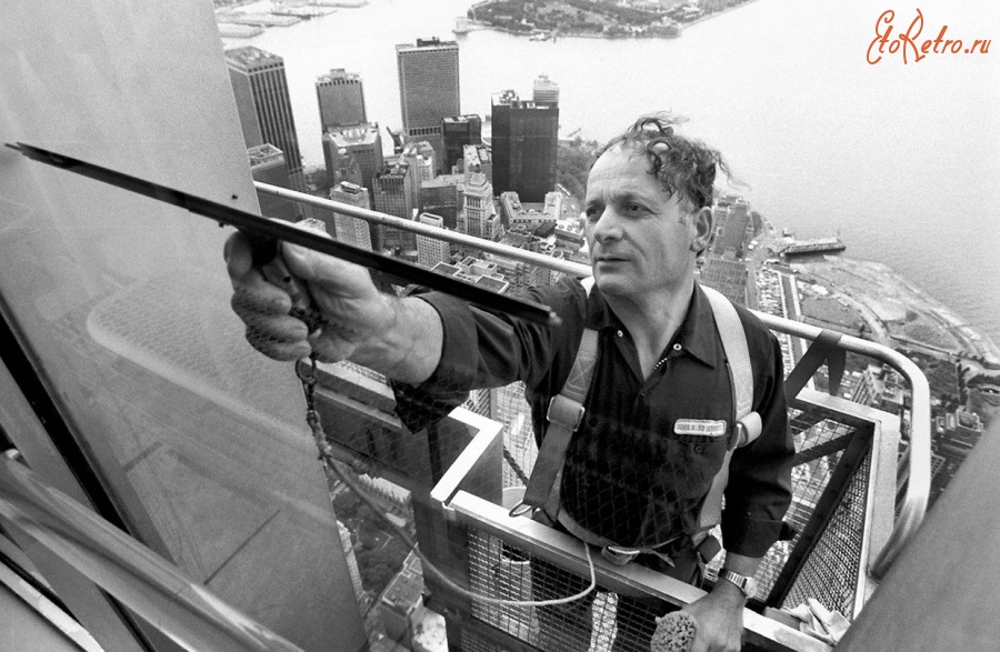 Нью-Йорк - The observation deck on the 107th floor in 1994. США,  Нью-Йорк (штат),  Нью-Йорк,  Манхеттен