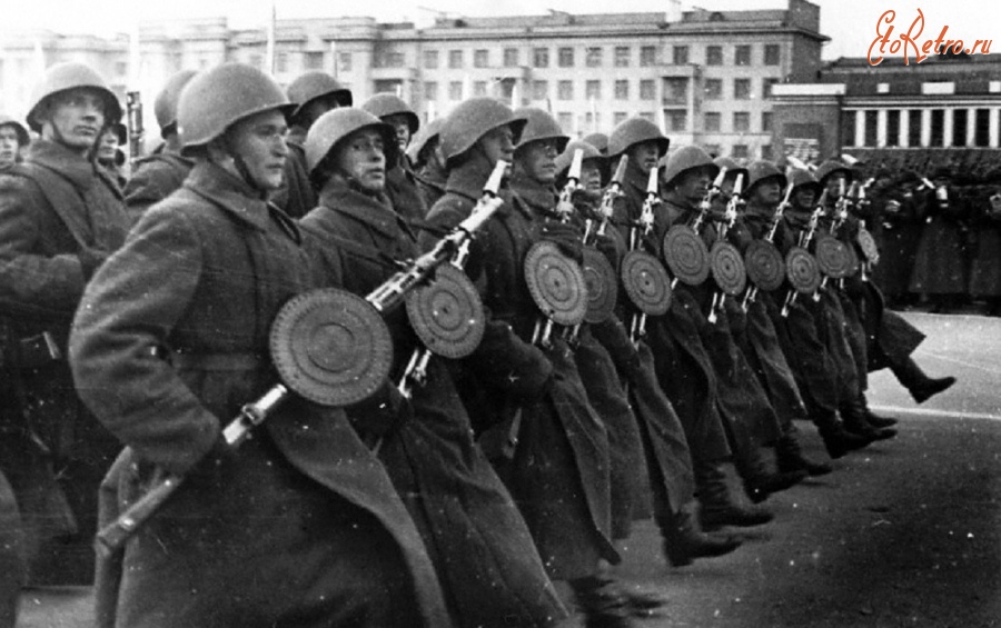 Самара - Пехотинцы – участники военного парада 7 ноября 1941 года на площади им. В.В.Куйбышева