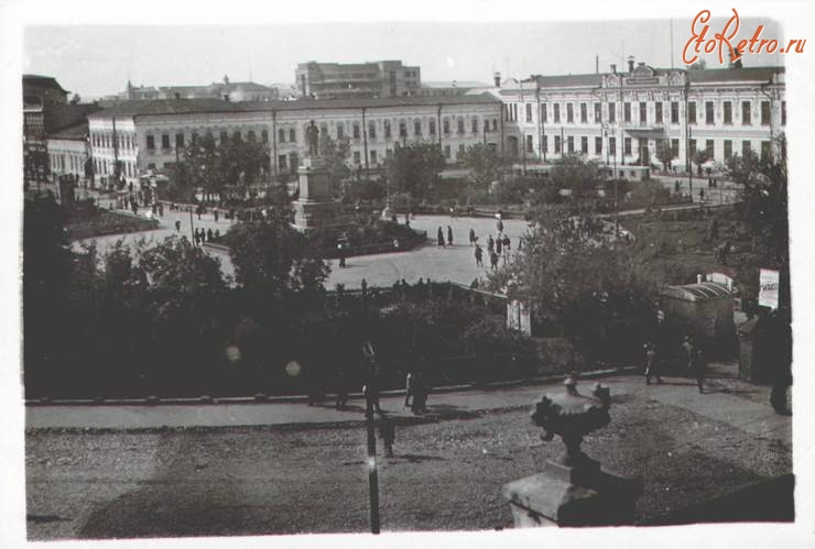 Самара - Самара. Площадь Революции. Вид на памятник В. И. Ленину