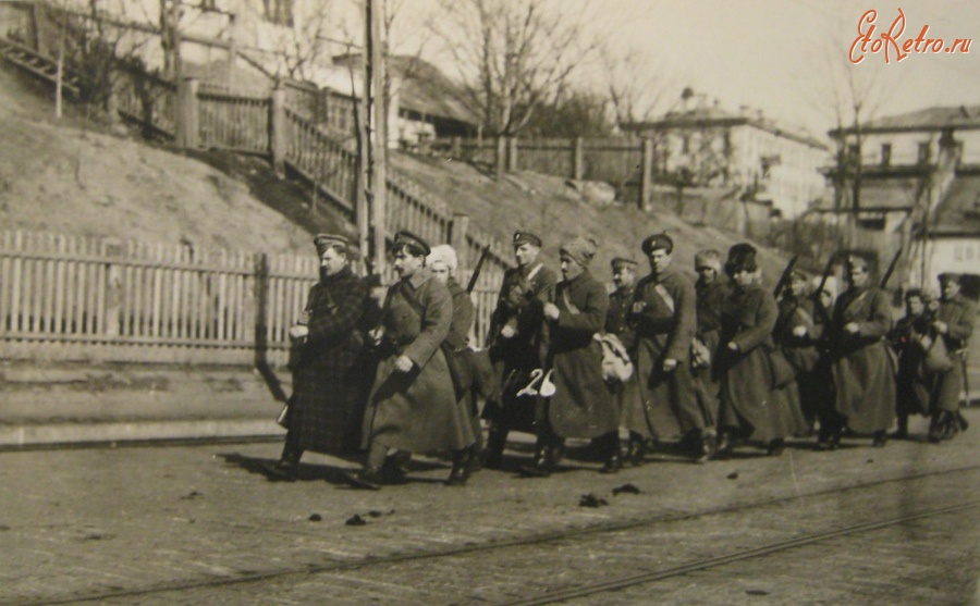 Владивосток - Солдаты из чехословацкого легиона маршируют по улицам Владивостока. 1919