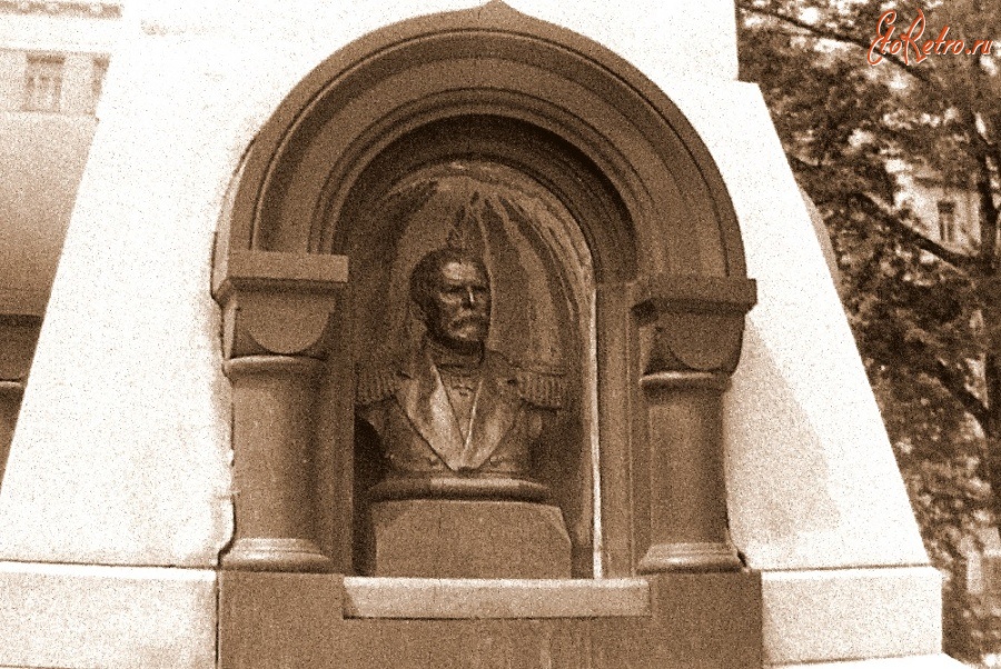 Владивосток - Памятник Невельскому