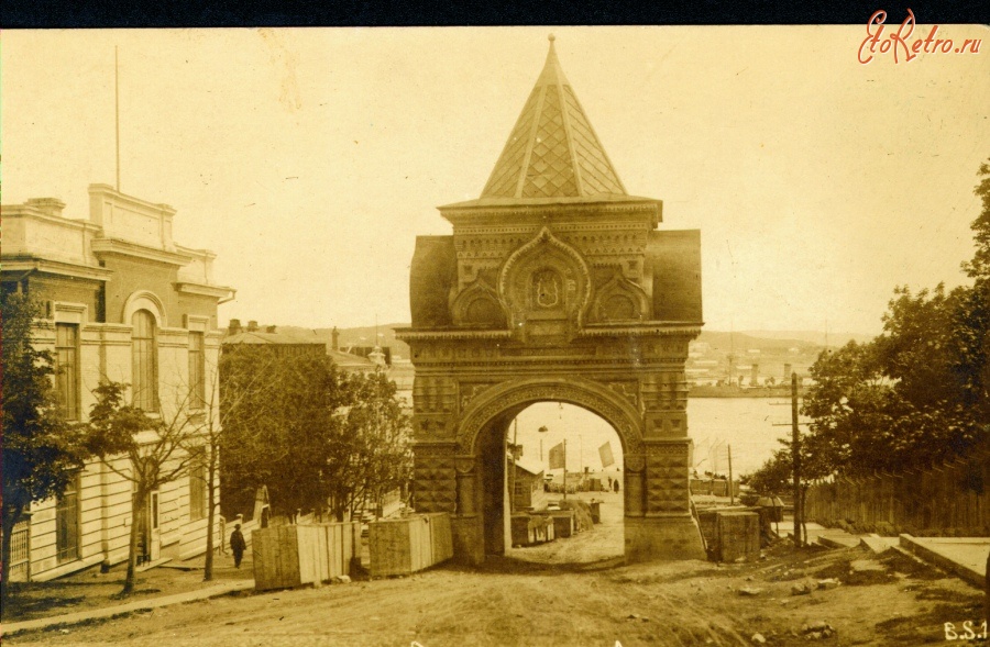 Владивосток - Николаевская триумфальная арка во Владивостоке. Начало XX века