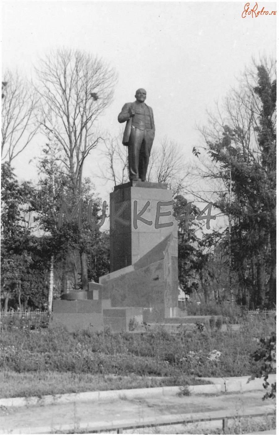 Великий Новгород - Памятник Ленину в Великом Новгороде перед уничтожением немецкими оккупантами, 1941 г.