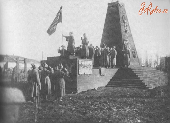 Саратов - Памятник борцам революции 1917г.
