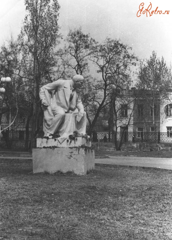 Саратов - Памятник В.И.Ленину в Детском парке