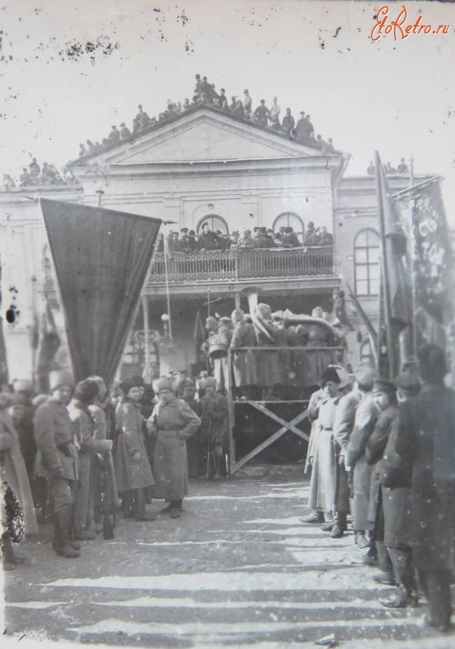 Саратов - Празднование первой годовщины Октябрьской революции на Театральной площади
