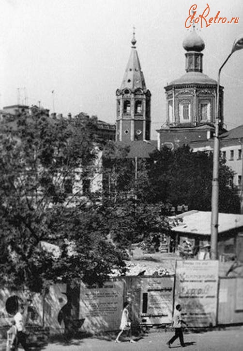 Саратов - Вид на Свято-Троицкий собор от речного вокзала