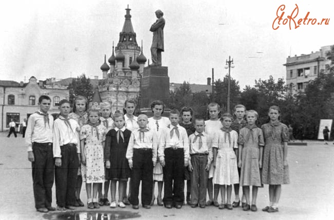 Саратов - Пионеры на площади Чернышевского