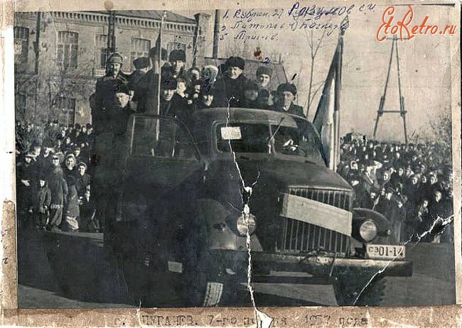 Саратов - Ветераны чапаевской дивизии на демонстрации