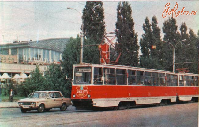 Саратов - Трамвай маршрута №15 на остановке  
