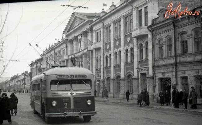 Саратов - Троллейбус маршрута №1 на улице Ленина
