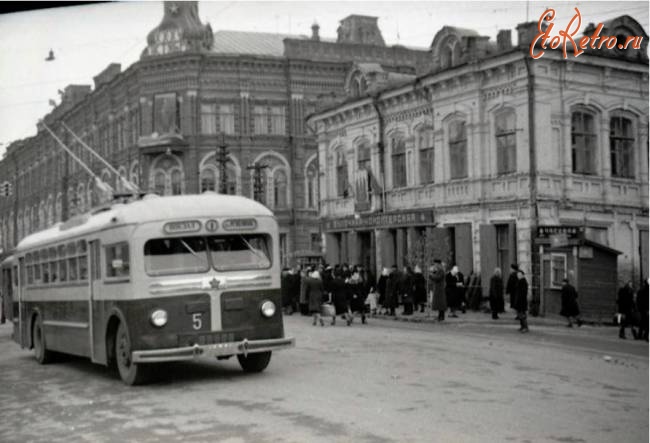 Саратов - Троллейбус маршрута №1 на пересечении улиц Ленина и Горького