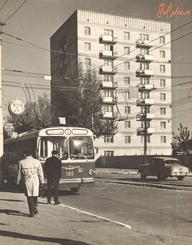 Саратов - Троллейбус маршрута №2 на пересечении улицы Вавилова и Астраханской