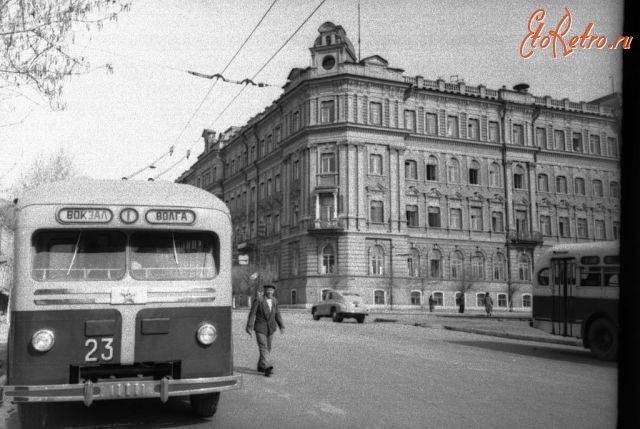 Саратов - Троллейбус маршрута №1 на Музейной площади
