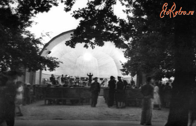 Саратов - Концерт на летней эстраде городского парка