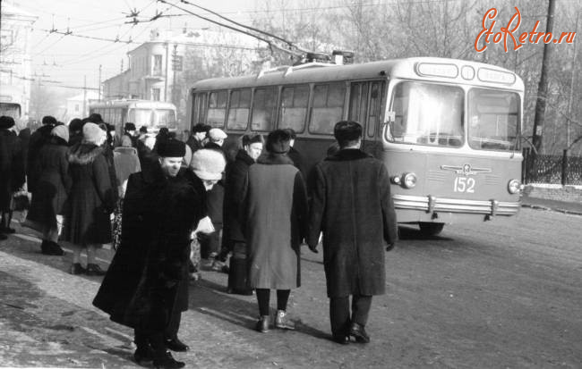 Саратов - Троллейбус ЗИУ-5 на Музейной площади