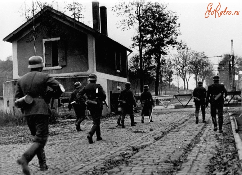 Франция - Продвижение немецких солдат на линии Мажино