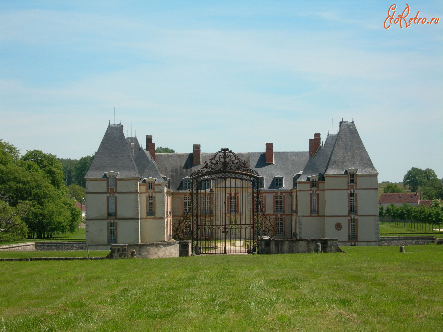 Франция - Замок Ревеньон в имении Мадлен Лемер в Марне