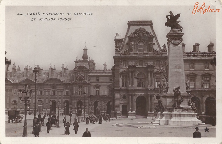 Париж - Памятник и флаг GAMBETTA Тюрго