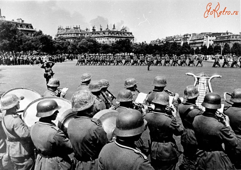 Париж - Парад немецких войск в Париже 14 июня 1940 г.