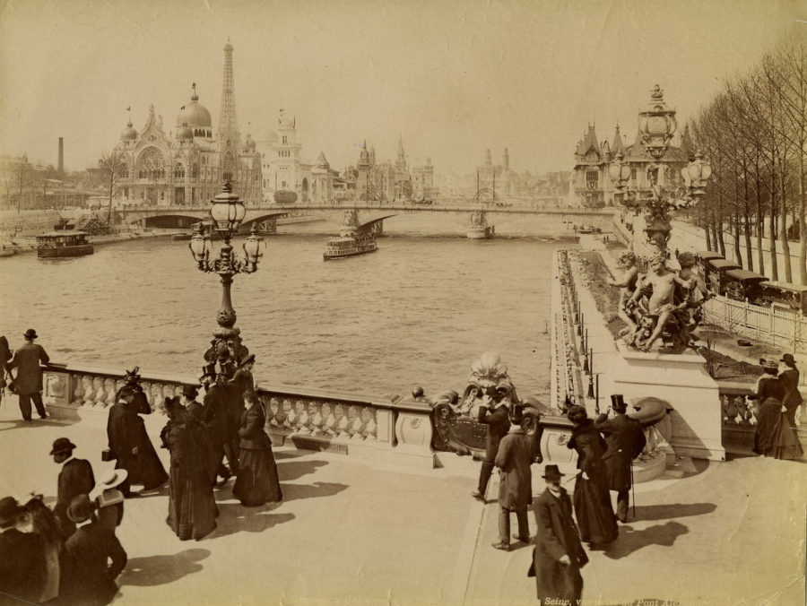 Париж - Вид с моста Александра III Франция , Метрополия Франция , Иль-де-Франс , Париж