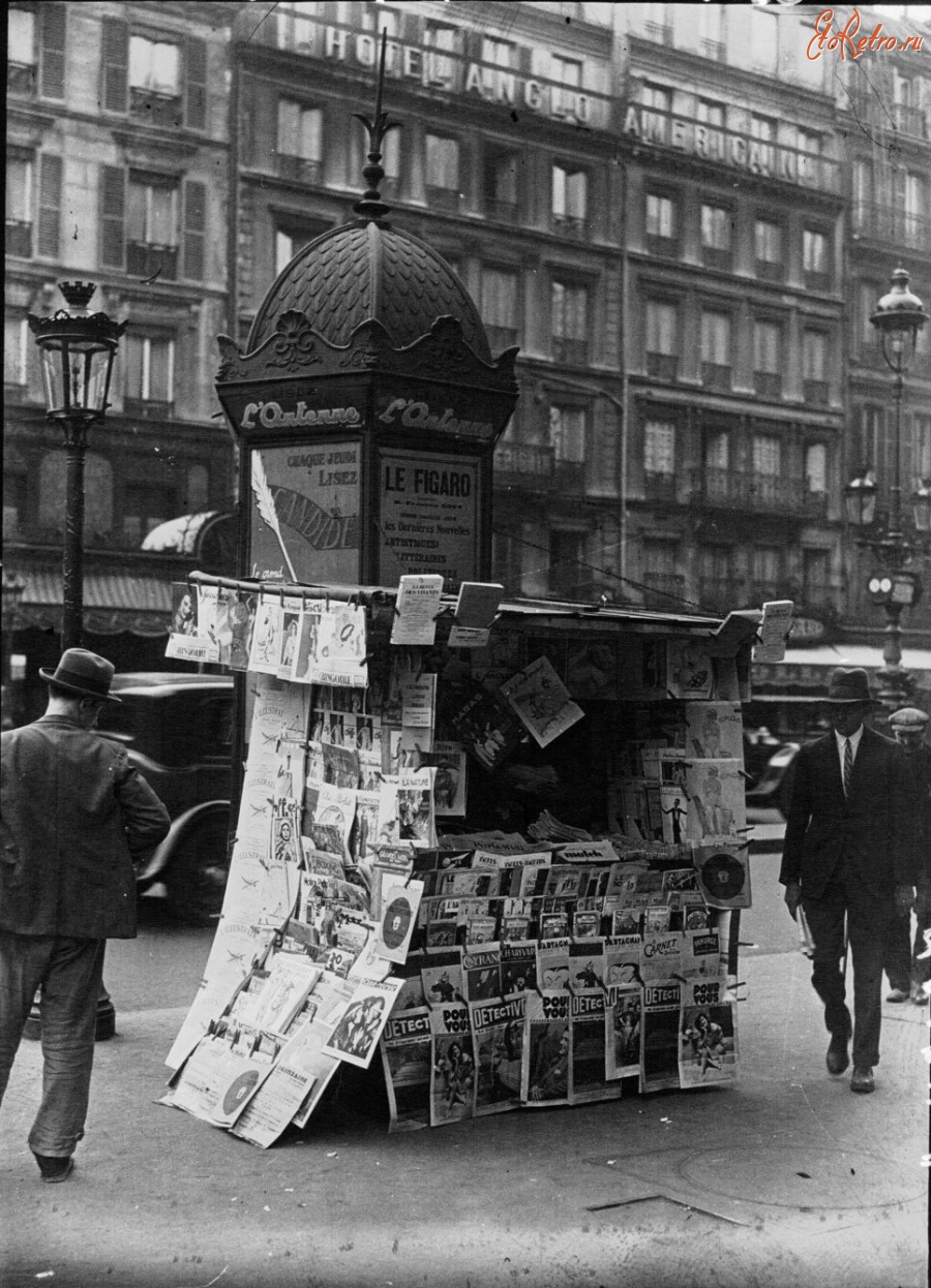 Париж - Газетный киоск в Париже