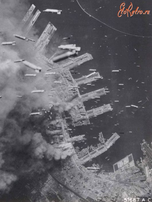 Япония - Сброс бомб на Кобе, Япония, 1945