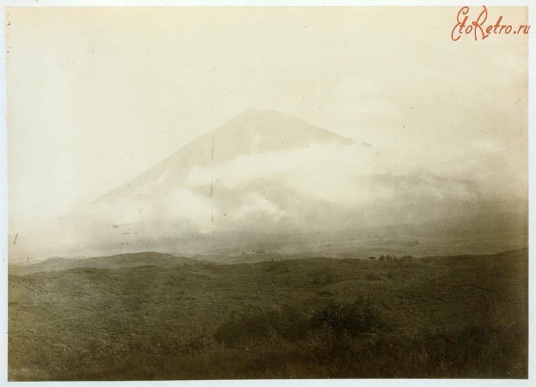 Япония - Вид Фудзиямы от подножия горы Хакони, 1870-1879