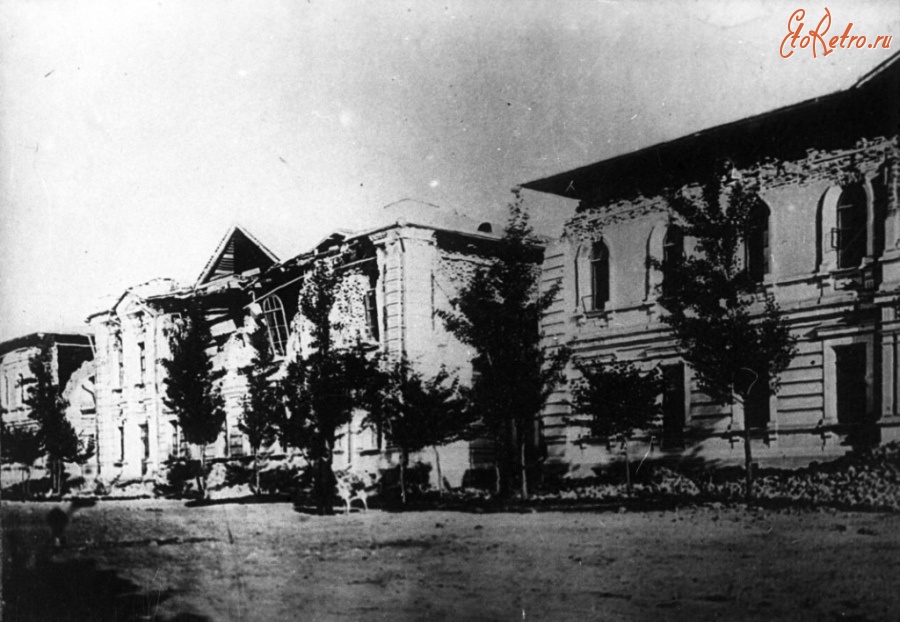 Алма-Ата - Алма-Ата.  Мужская гимназия после землетрясения.