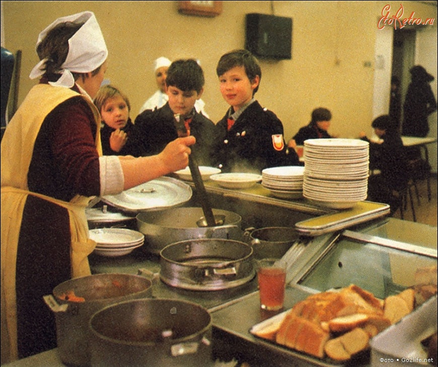 Старые магазины, рестораны и другие учреждения - Столовая в советской школе.