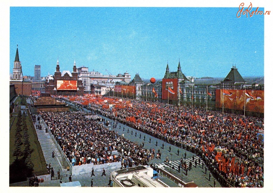 Ретро открытки - Первомайская демонстрация.