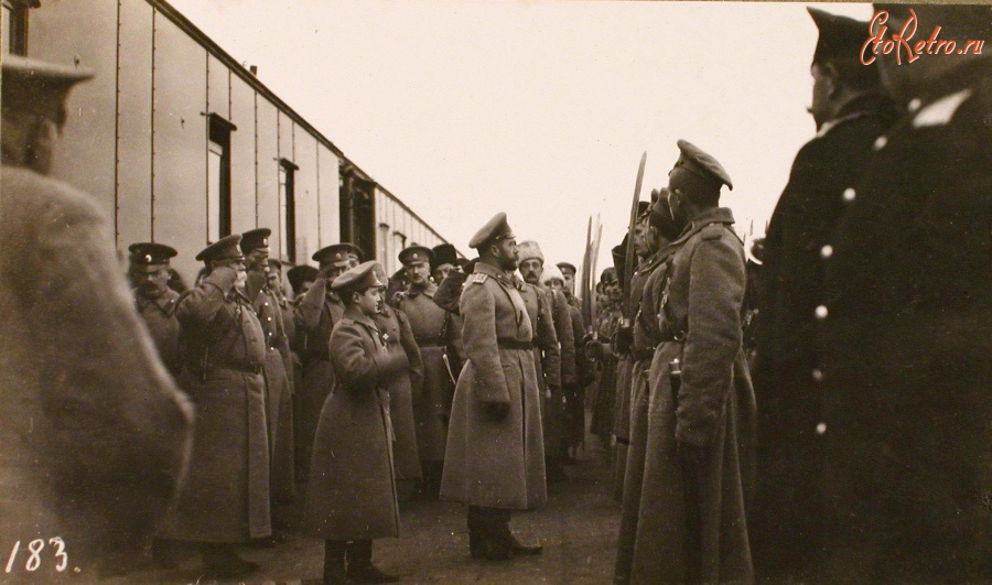 Латвия - Император Николай II (в центре) с наследником цесаревичем Алексеем Николаевичем (стоит за императором) Латвия , Видземе