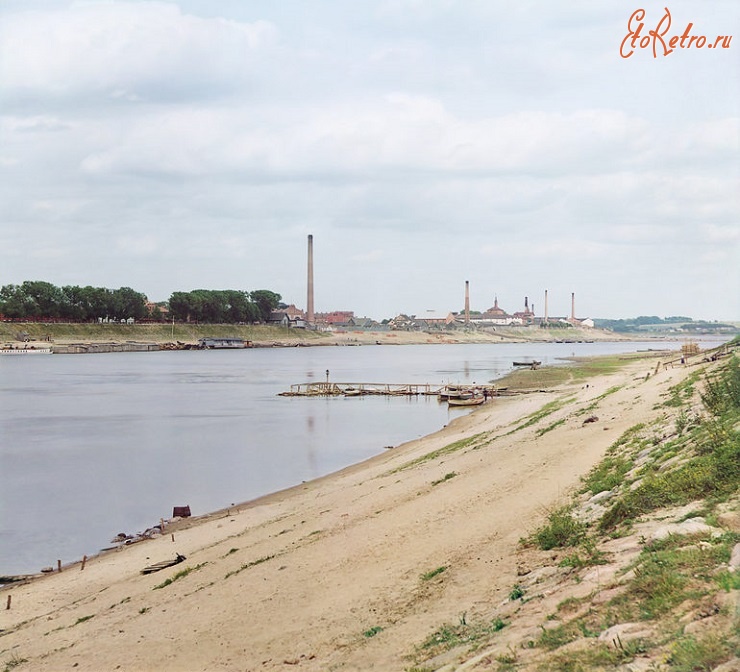 Латвия - Двинск. Общий вид набережной реки Даугавы