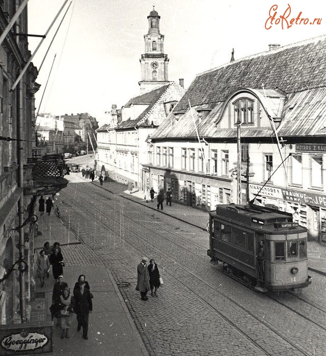 Латвия - Трамвай на улице Лиела рядом с городской ратушей