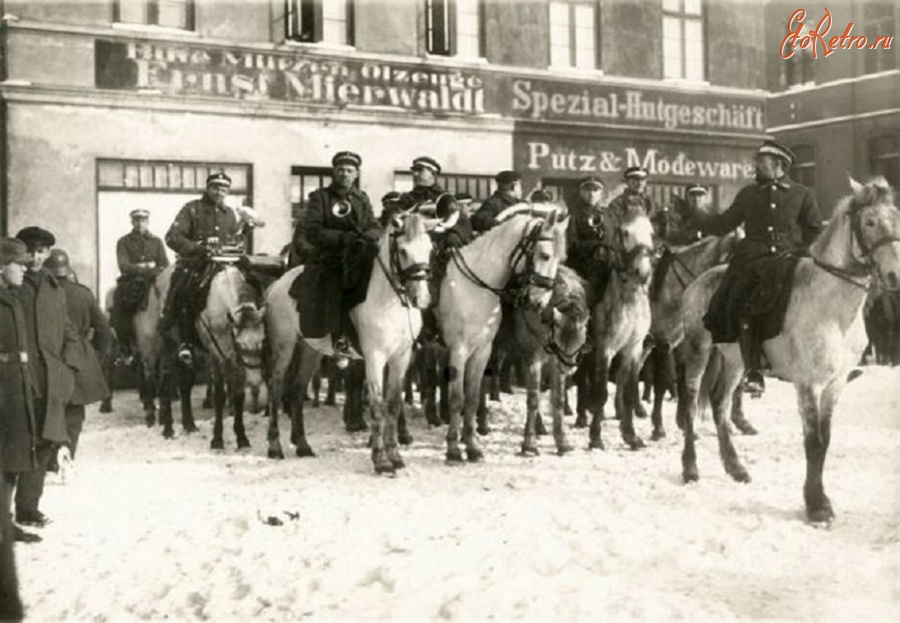 Литва - Караул воинов из первого гусарского полка. Клайпеда, 1923