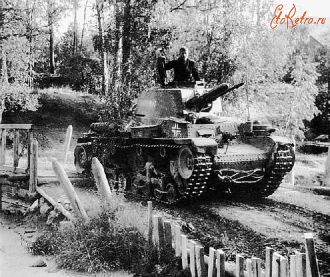 Литва - Первые километры по советской земле – танк Pz.35(t) 6-й танковой дивизии Вермахта движется по территории Литовской ССР. 1941 год