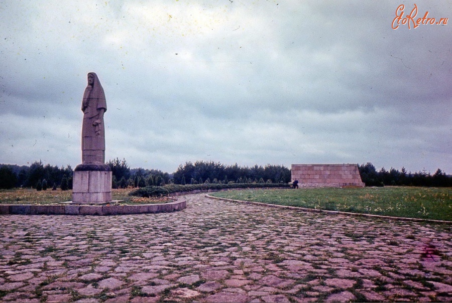 Литва - Памятник жертвам гитлеровского террора в селе Пирчупис