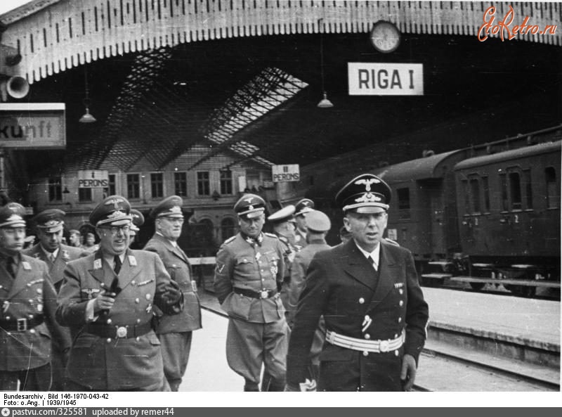 Рига - Рейхскомиссар Хинрих Лозе со свитой на рижском вокзале