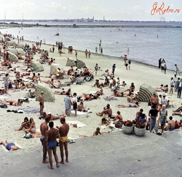 Таллин - Отдыхающие на таллинском пляже в Пирите. 1968.