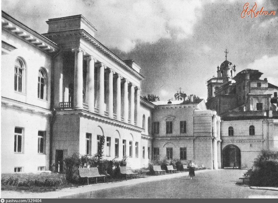 Вильнюс - Фасад б. дома генерал-губернатора со стороны двора