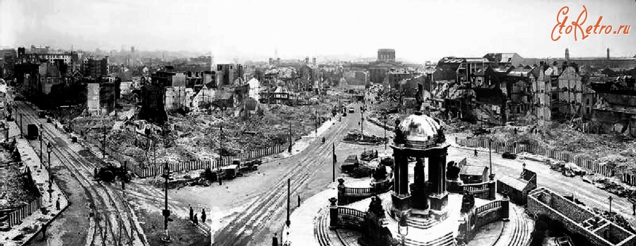 Ливерпуль - The view from the Victoria monument following the May blitz Lord Street to the left and South Castle Street and the remains of the Customs House ahead Великобритания , Англия , Северо-Западная Англия