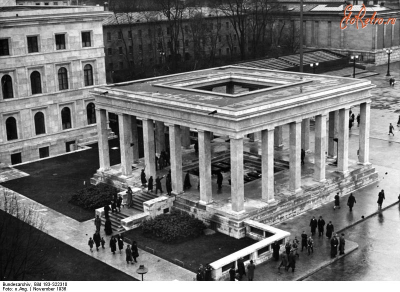 Мюнхен - Административное здание НСДАП и южный Храм почёта